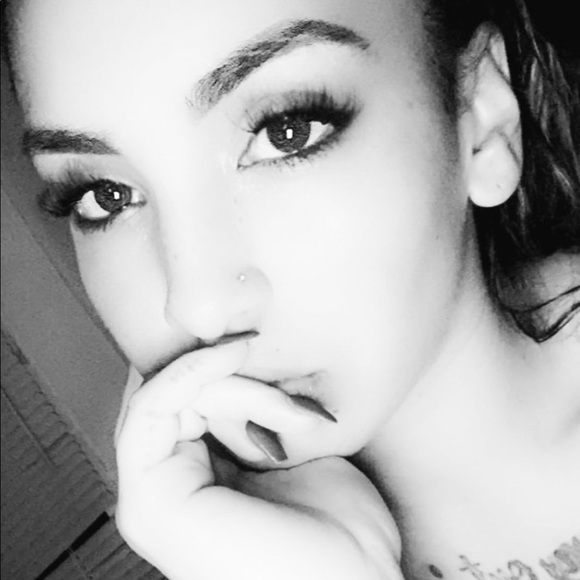 Meet your Posher, Alexandra - Picture 1 of 1